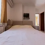 דירה Mara *